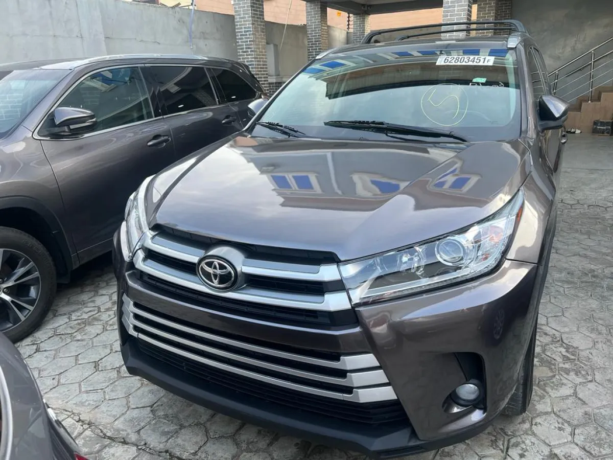 Direct Tokunbo 2015 Toyota Highlander XLE Fullest Options, Clean And Sharp - Image 1