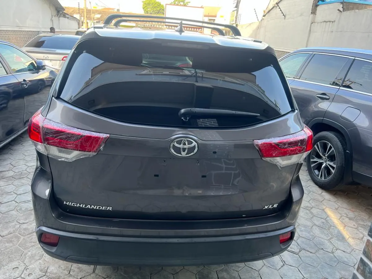 Direct Tokunbo 2015 Toyota Highlander XLE Fullest Options, Clean And Sharp - Image 2