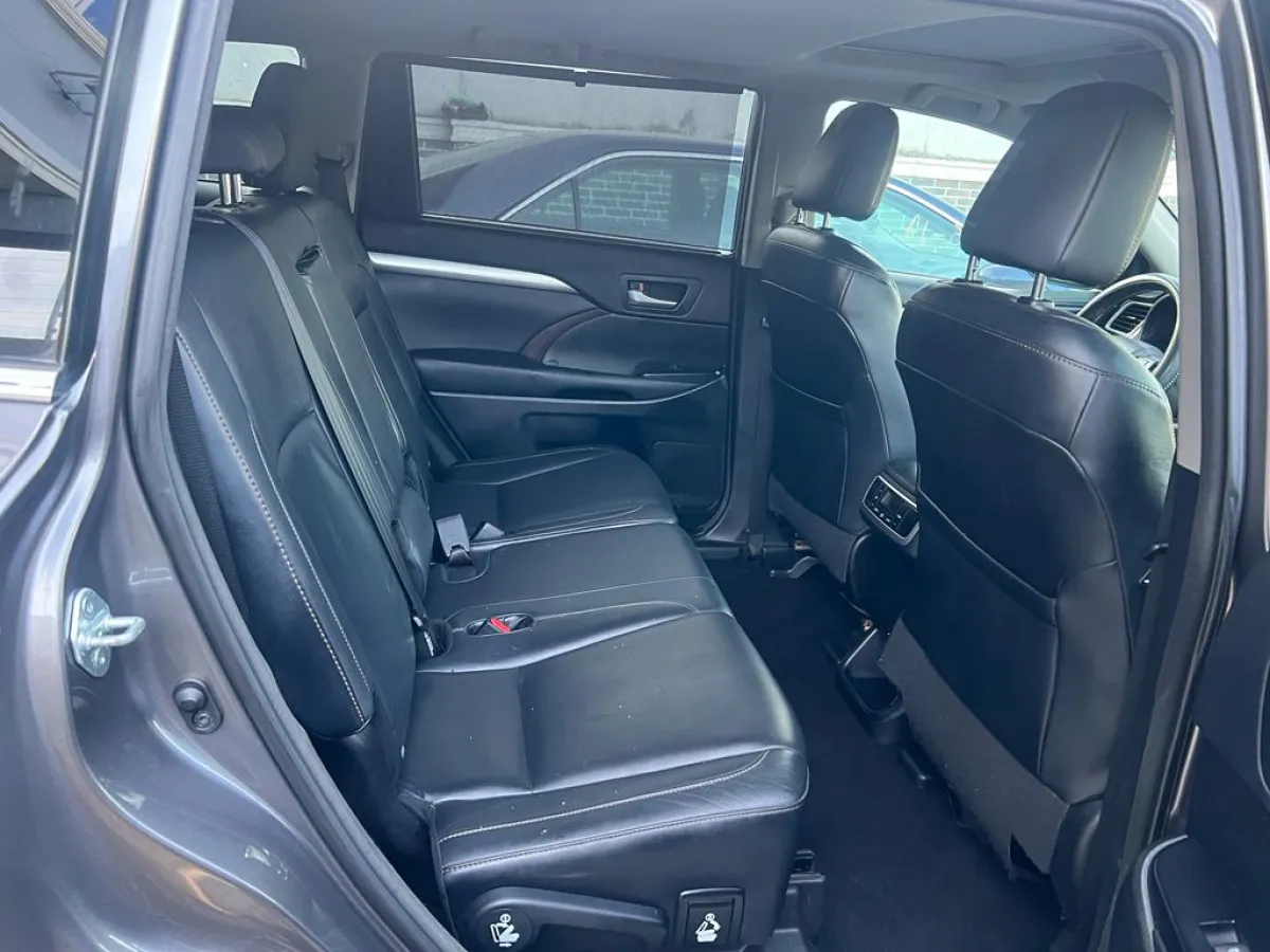 Direct Tokunbo 2015 Toyota Highlander XLE Fullest Options, Clean And Sharp - Image 3