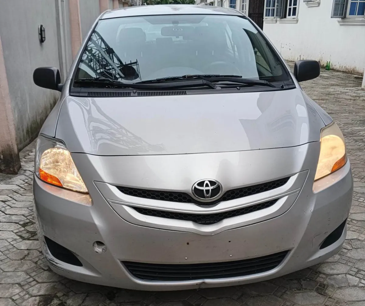 Toyota Yaris 2010 foreign used direct Belgium distress sale - Image 2