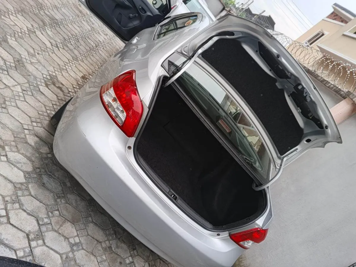 Toyota Yaris 2010 foreign used direct Belgium distress sale - Image 4