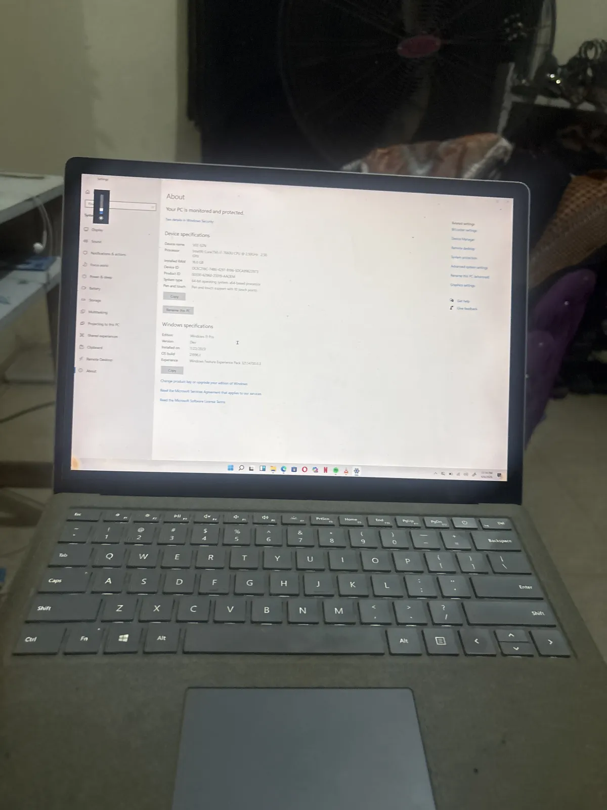 Surface windows 11 pro core i7 - Image 1