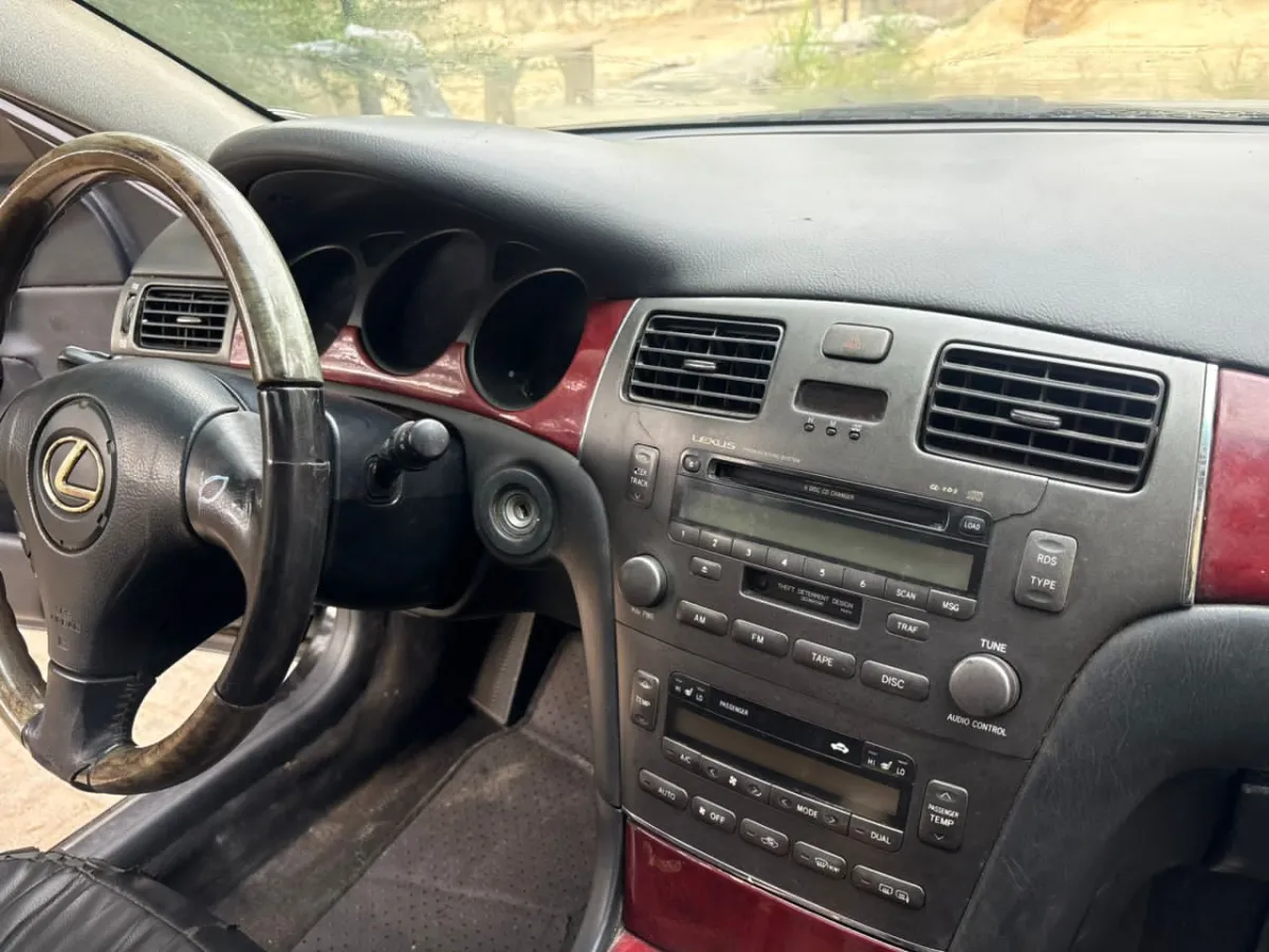 Lexus es 330 2005 black - Image 5