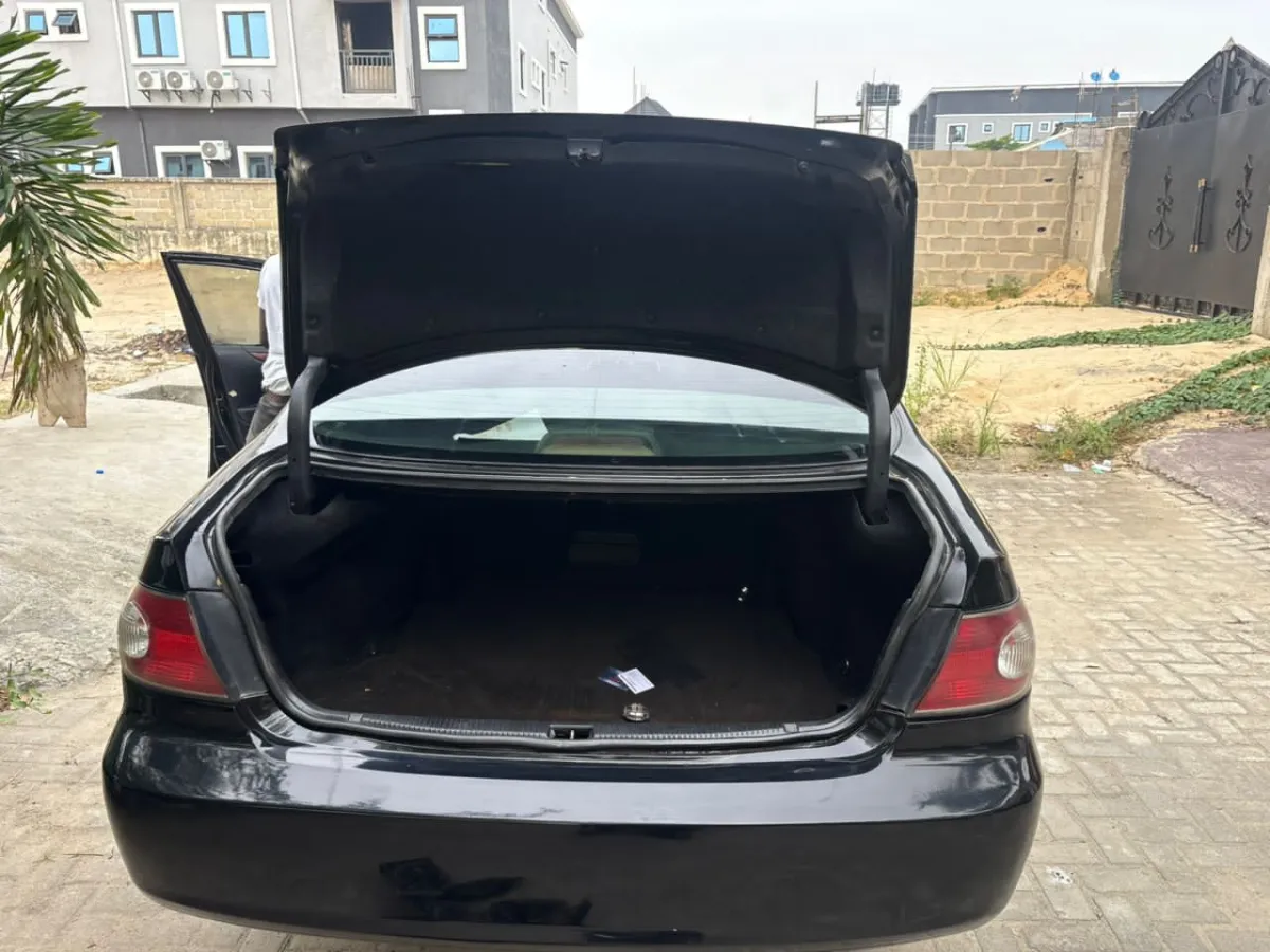 Lexus es 330 2005 black - Image 8