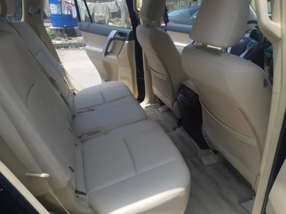 2015 Toyota Land Cruiser Prado VX. L - Image 3