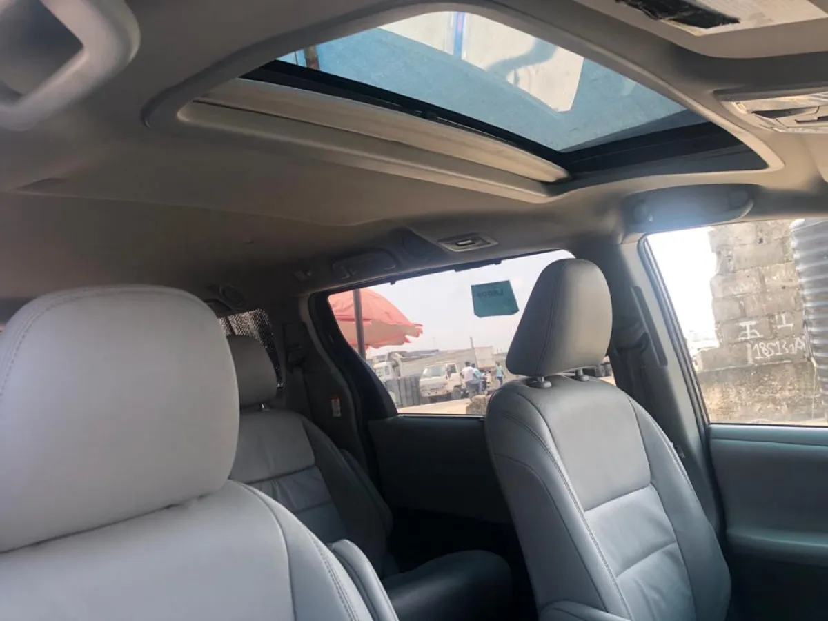 2015 Toyota Sienna Tokunbo Full Option - Image 3