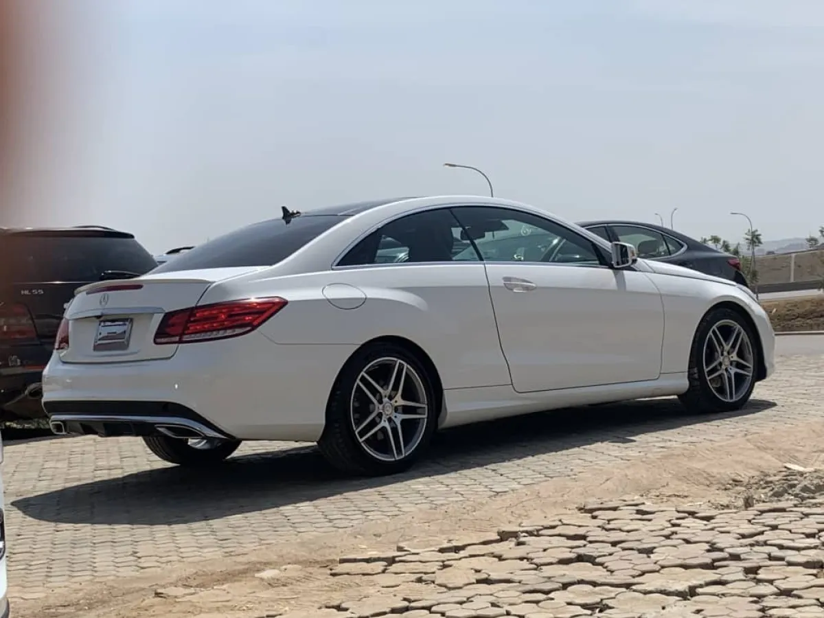 Foriegn Used 2017 Mercedes-benz E400 - Image 2