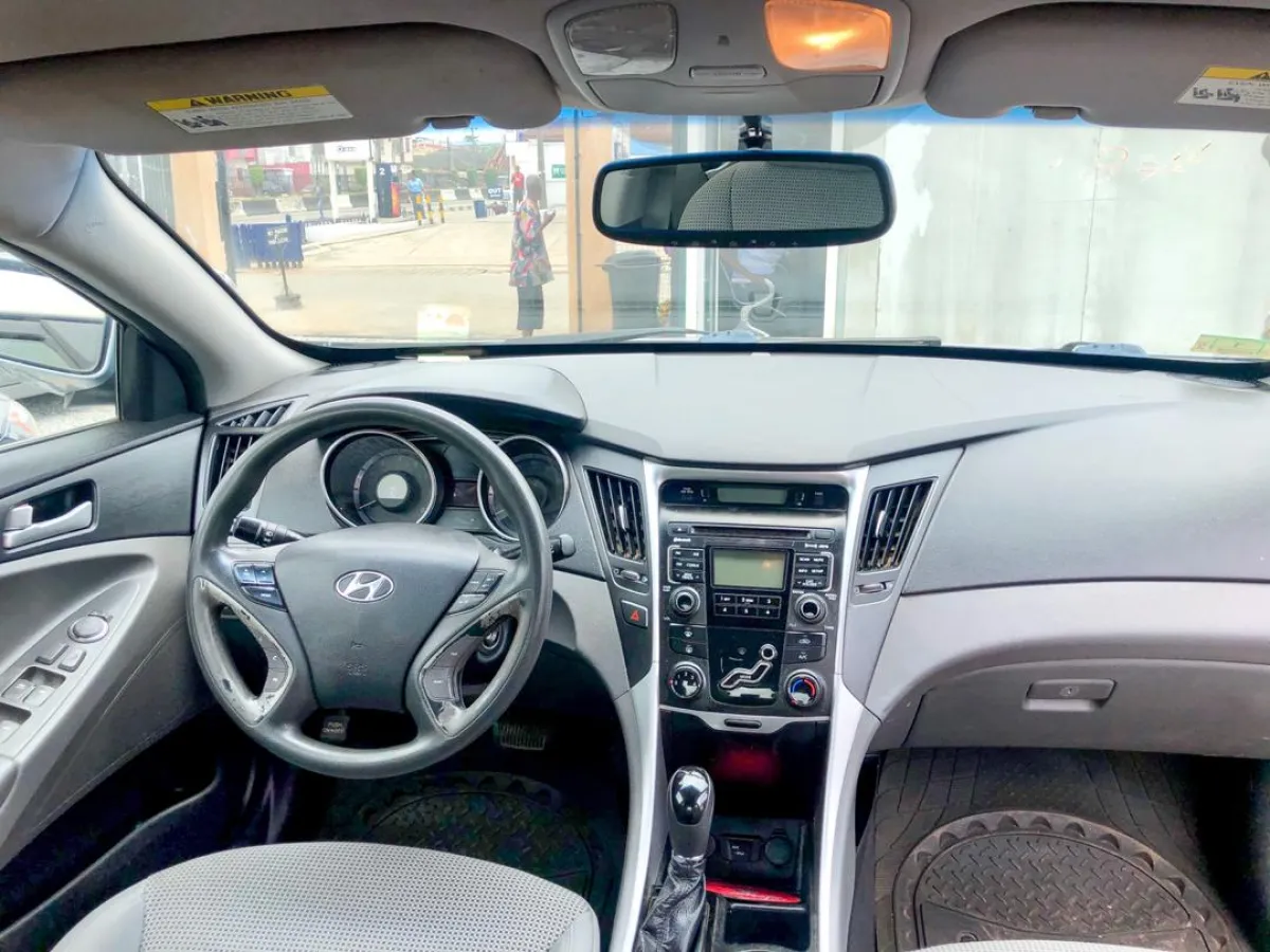 Neatly Used 2011 Hyundai Sonata - Image 3