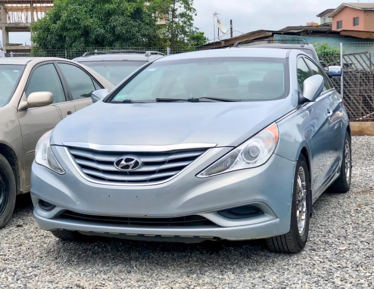 Neatly Used 2011 Hyundai Sonata - Image 4
