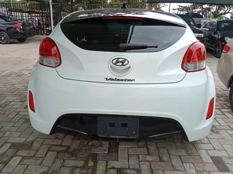 2012 Hyundai Veloster White