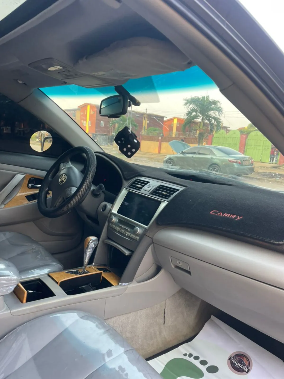 Registered Toyota Camry 2010 XLE - Image 3