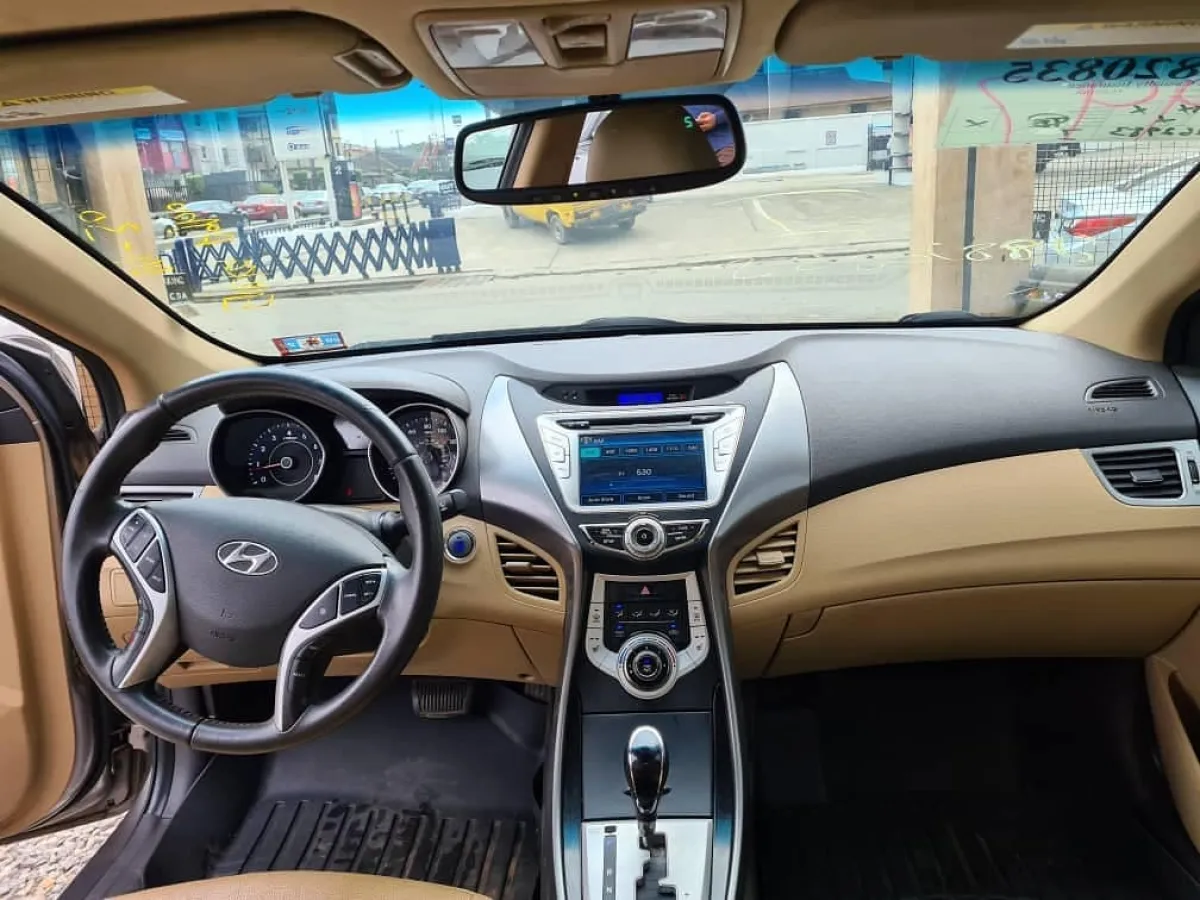 Tokunbo 2011 Hyundai Elantra - Image 3