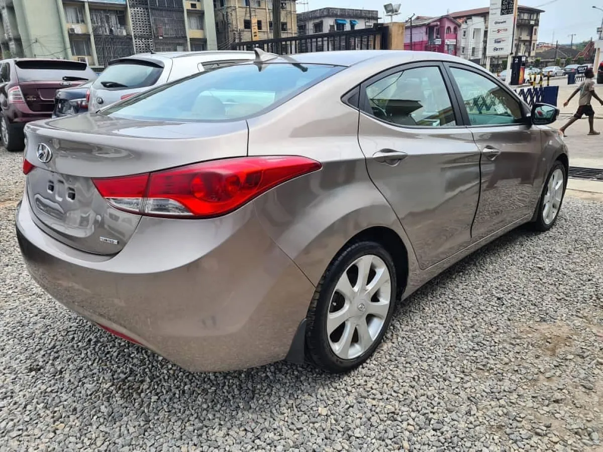 Tokunbo 2011 Hyundai Elantra - Image 4