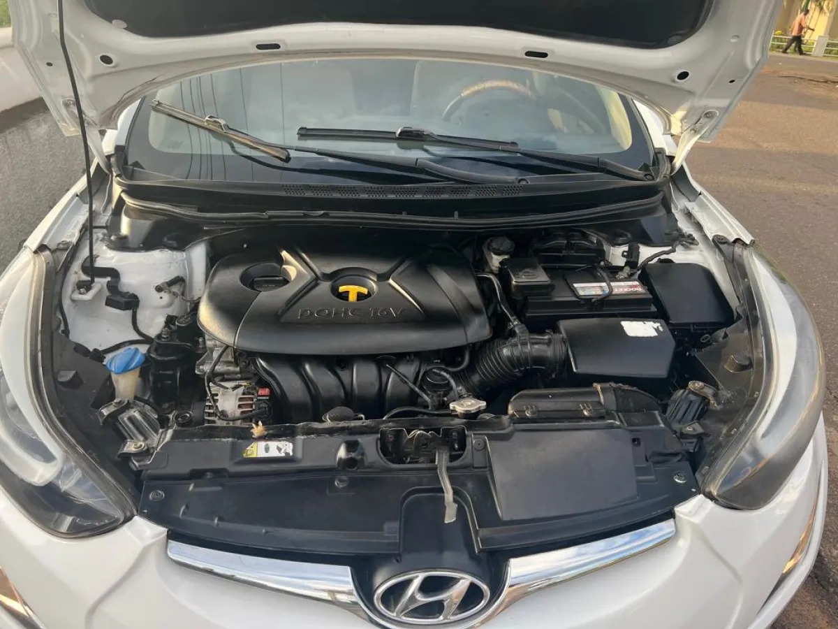 Neatly Used 2014 Hyundai Elantra With Original Custom - Image 3