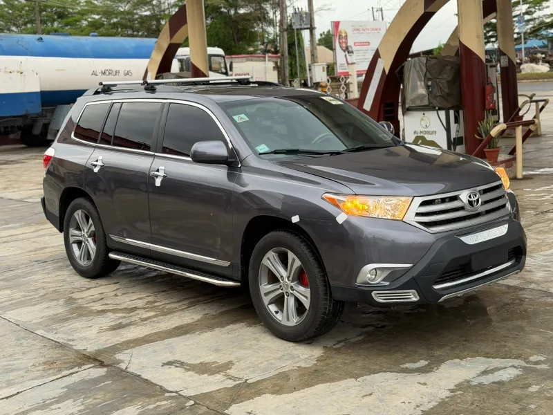 Few Months Used Toyota Highlander 2013 Limited Edition