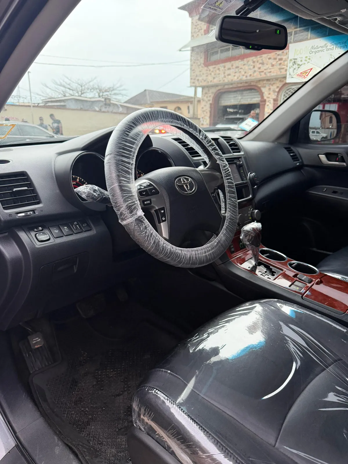 Few Months Used Toyota Highlander 2013 Limited Edition - Image 3