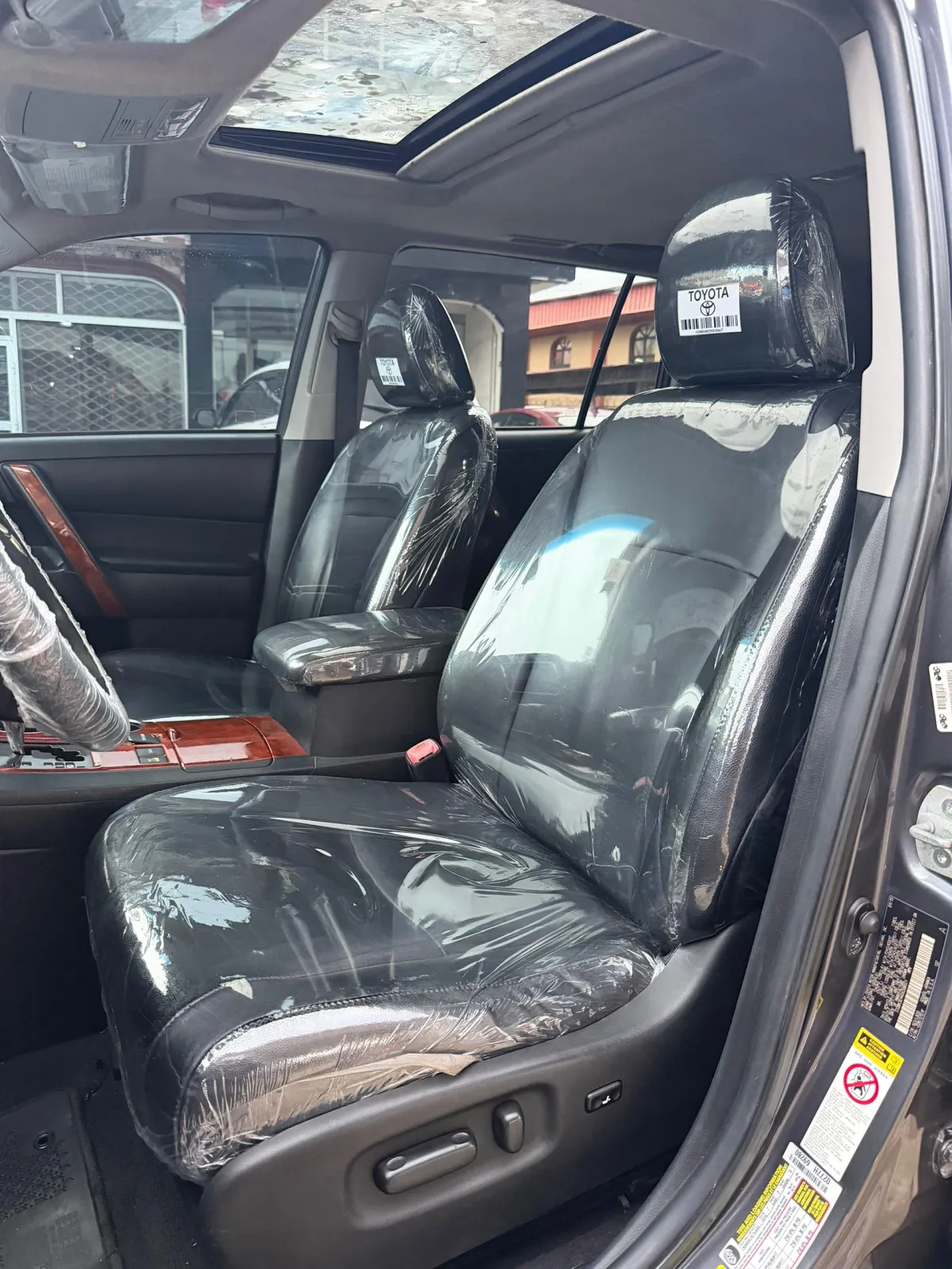 Few Months Used Toyota Highlander 2013 Limited Edition - Image 4