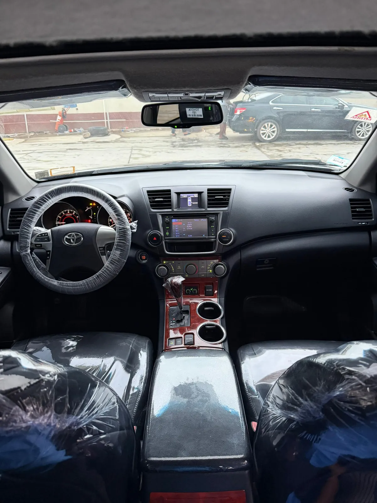 Few Months Used Toyota Highlander 2013 Limited Edition - Image 5