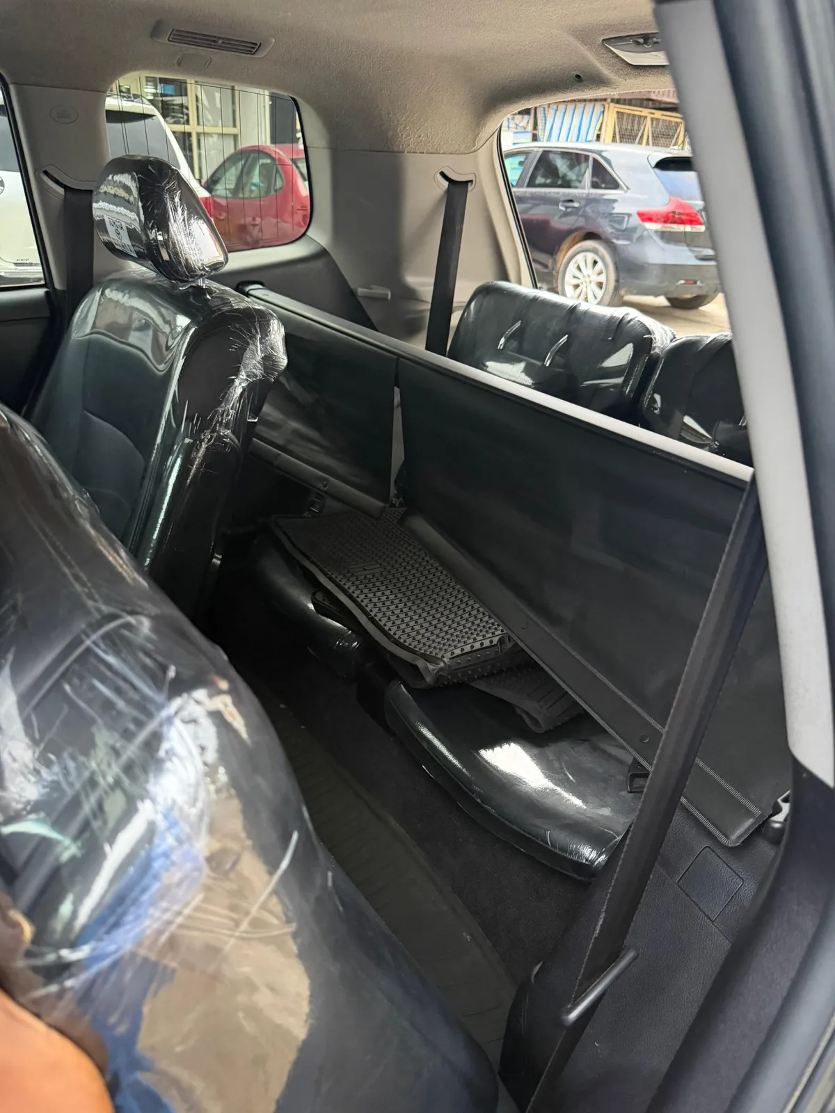 Few Months Used Toyota Highlander 2013 Limited Edition - Image 7