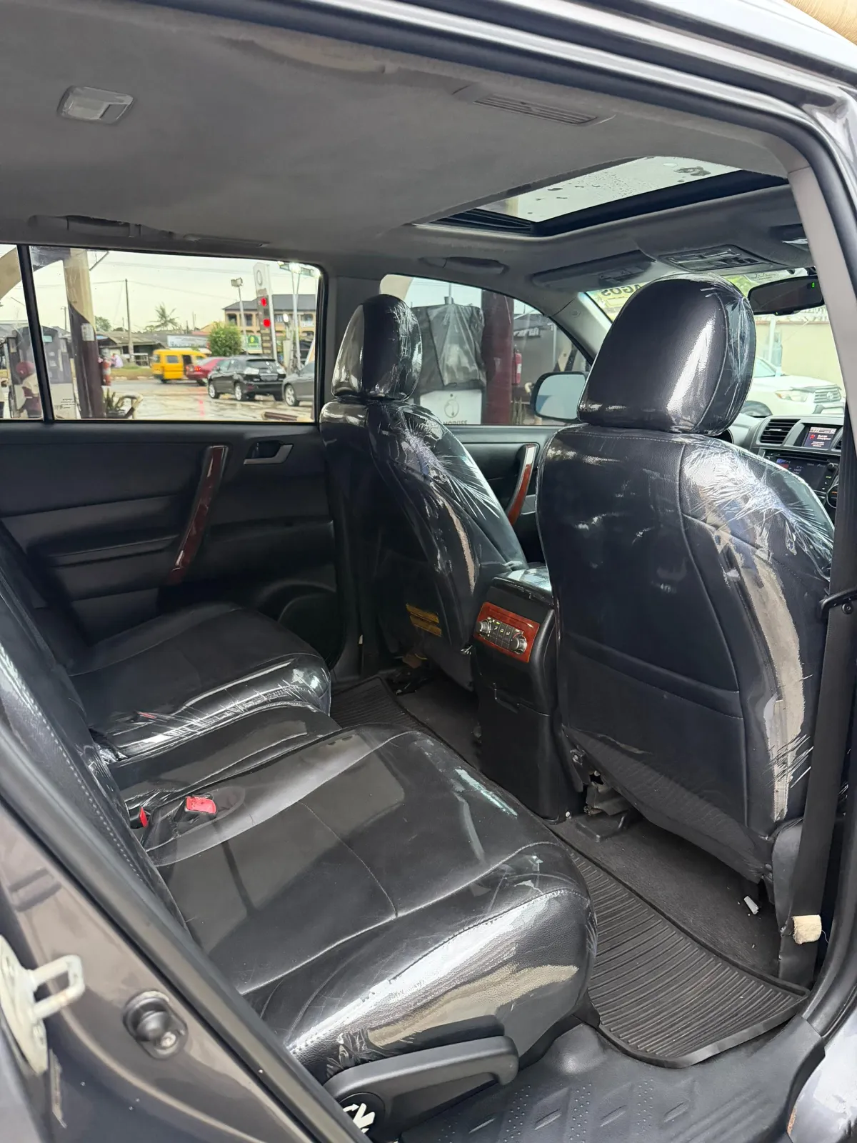 Few Months Used Toyota Highlander 2013 Limited Edition - Image 8