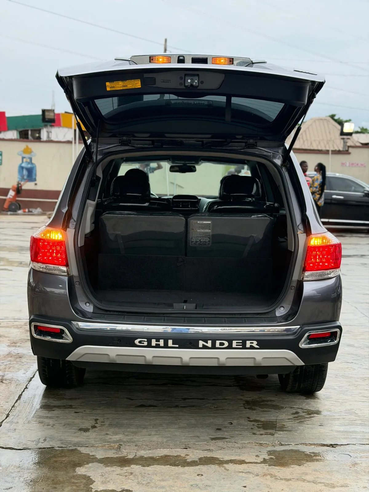 Few Months Used Toyota Highlander 2013 Limited Edition - Image 10