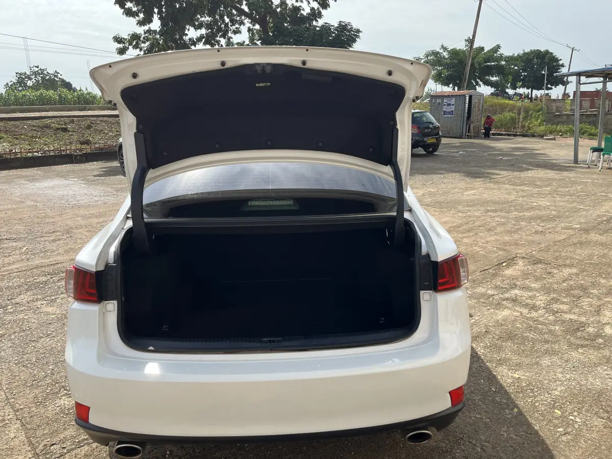 2014 Lexus IS 250 - Image 9