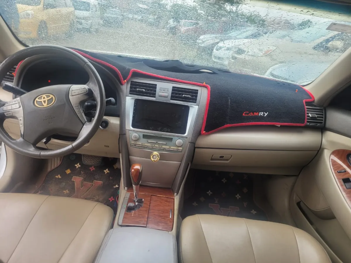 Toyota Camry XLE 2004 model - Image 3