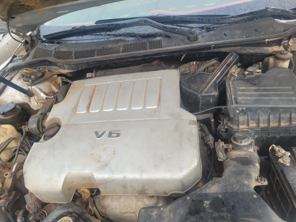 Toyota Camry XLE 2004 model - Image 8