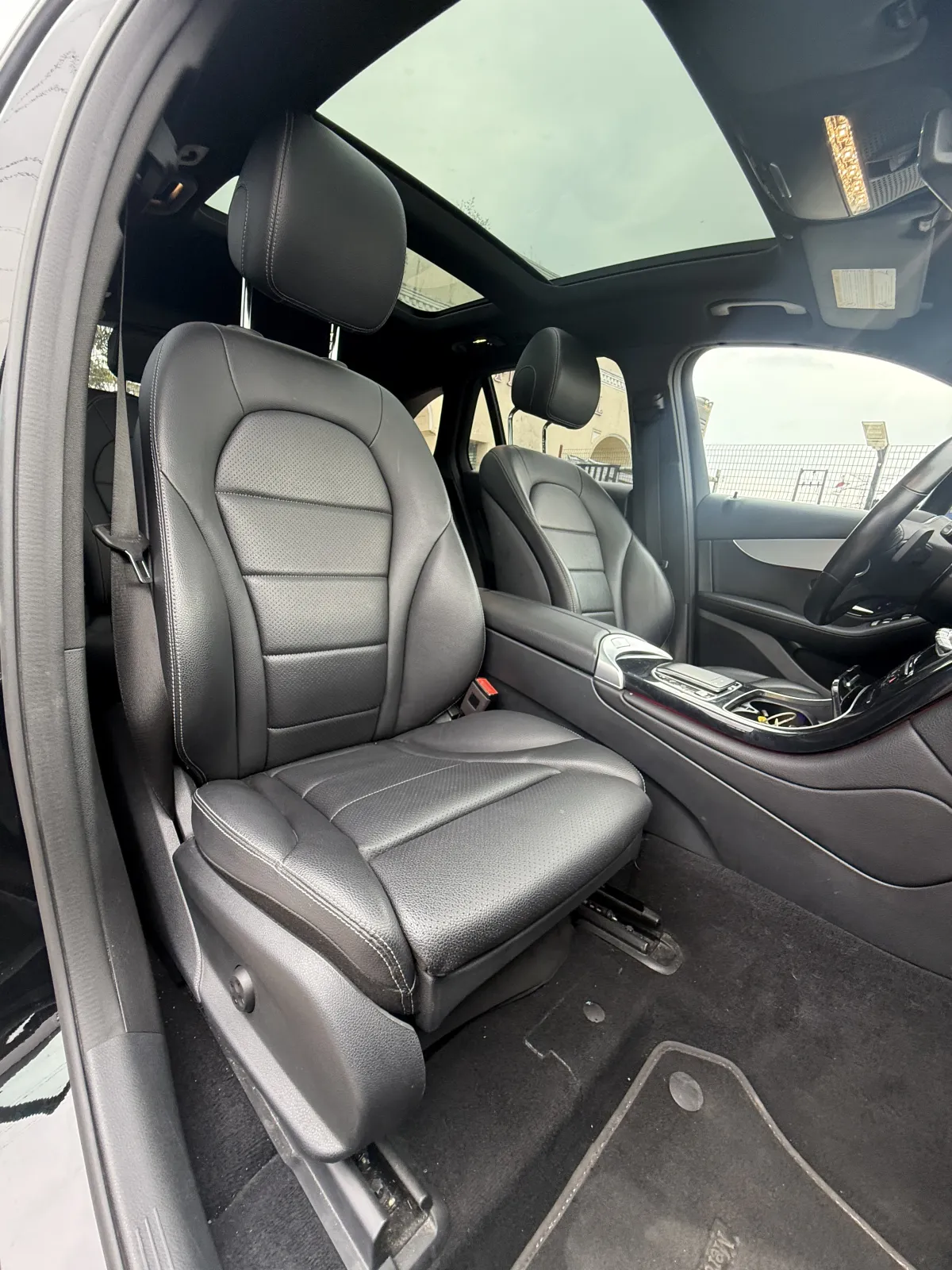 MERCEDEZ benz GLC300 - Image 5