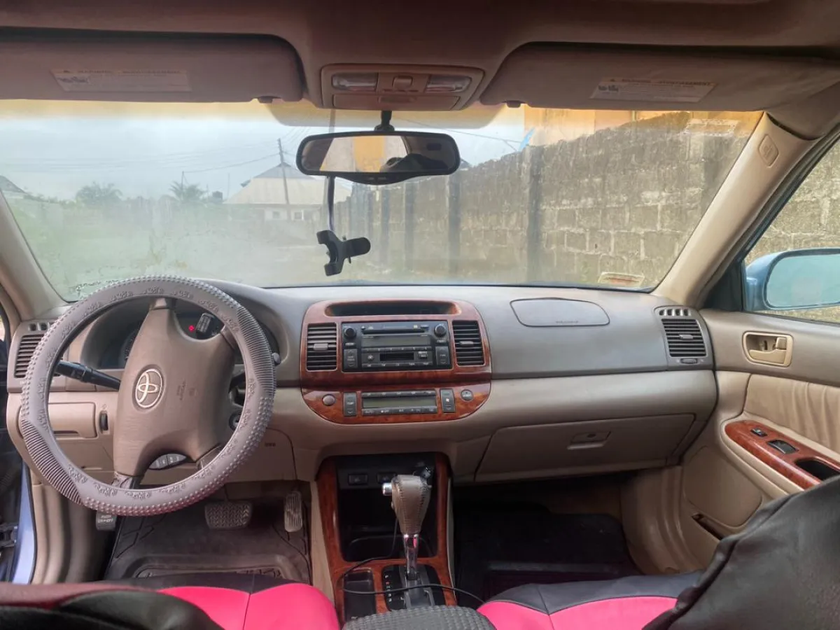 Neatly used Toyota camry v6 - Image 2