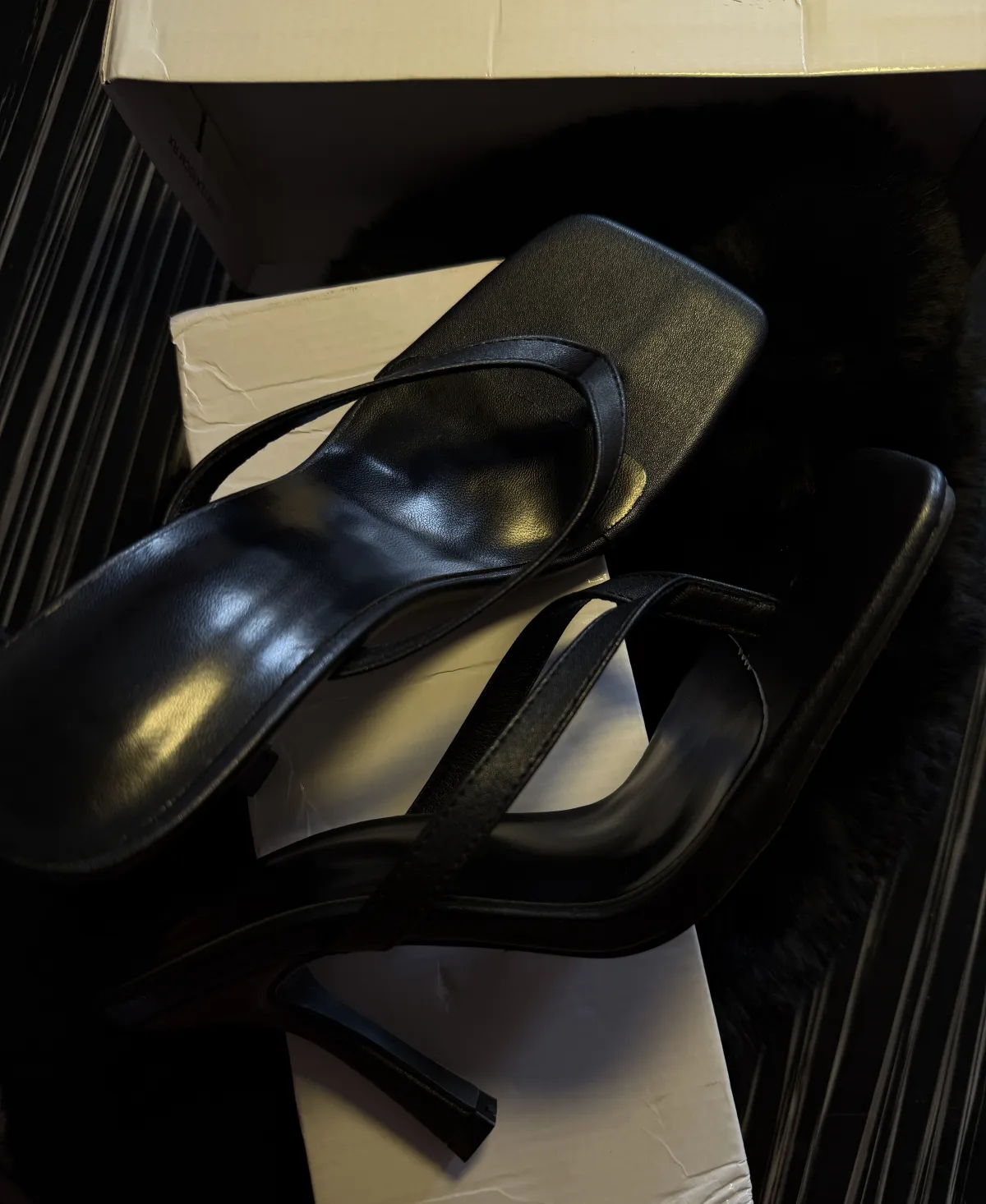 Womens Black Thong High Heel Fashion Sandals - Image 1