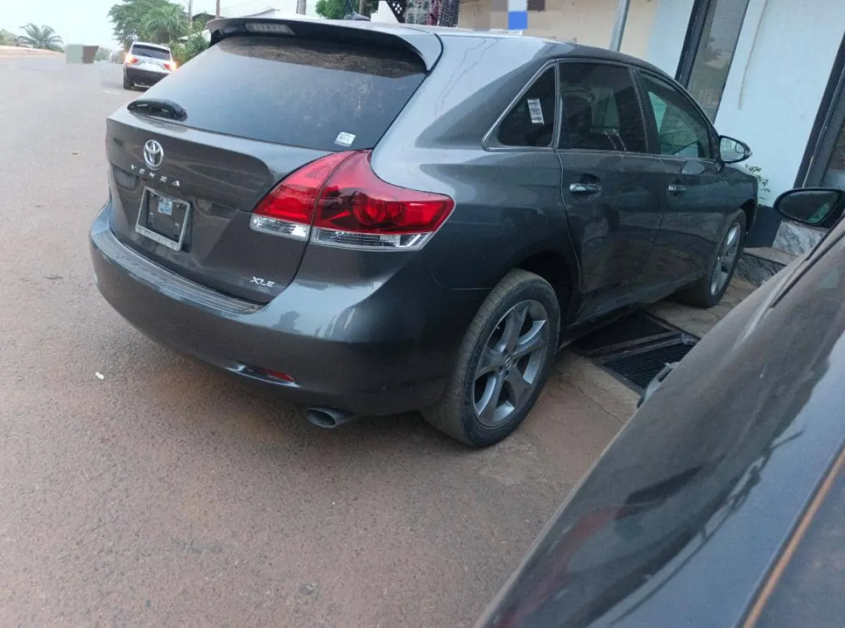 2015 Toyota Venza - Image 1