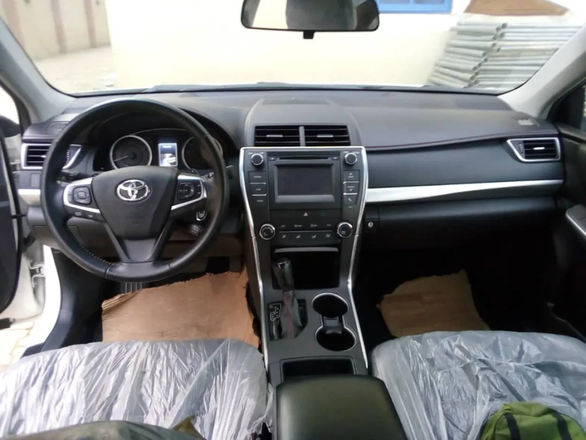 Tokunbo 2015 Toyota Camry Se Fully Loaded - Image 3