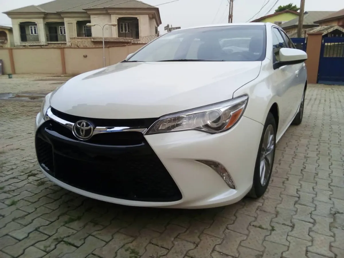 Tokunbo 2015 Toyota Camry Se Fully Loaded - Image 4