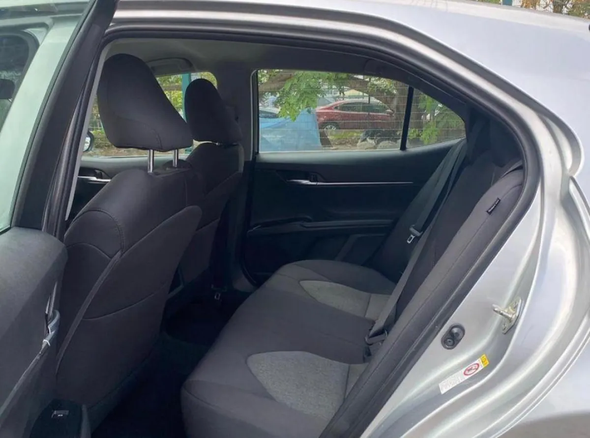 2018 Toyota Camry Le Fully Loaded - Image 2