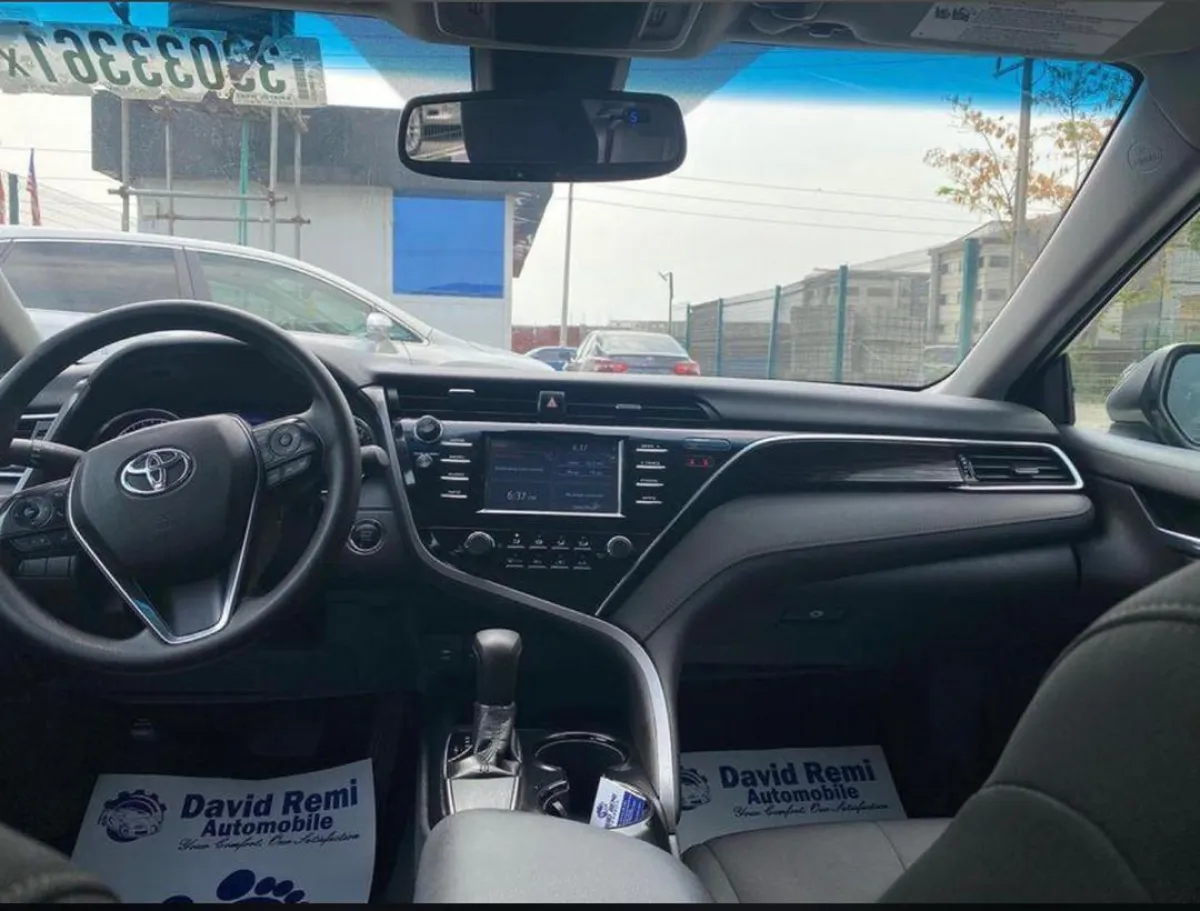 2018 Toyota Camry Le Fully Loaded - Image 3