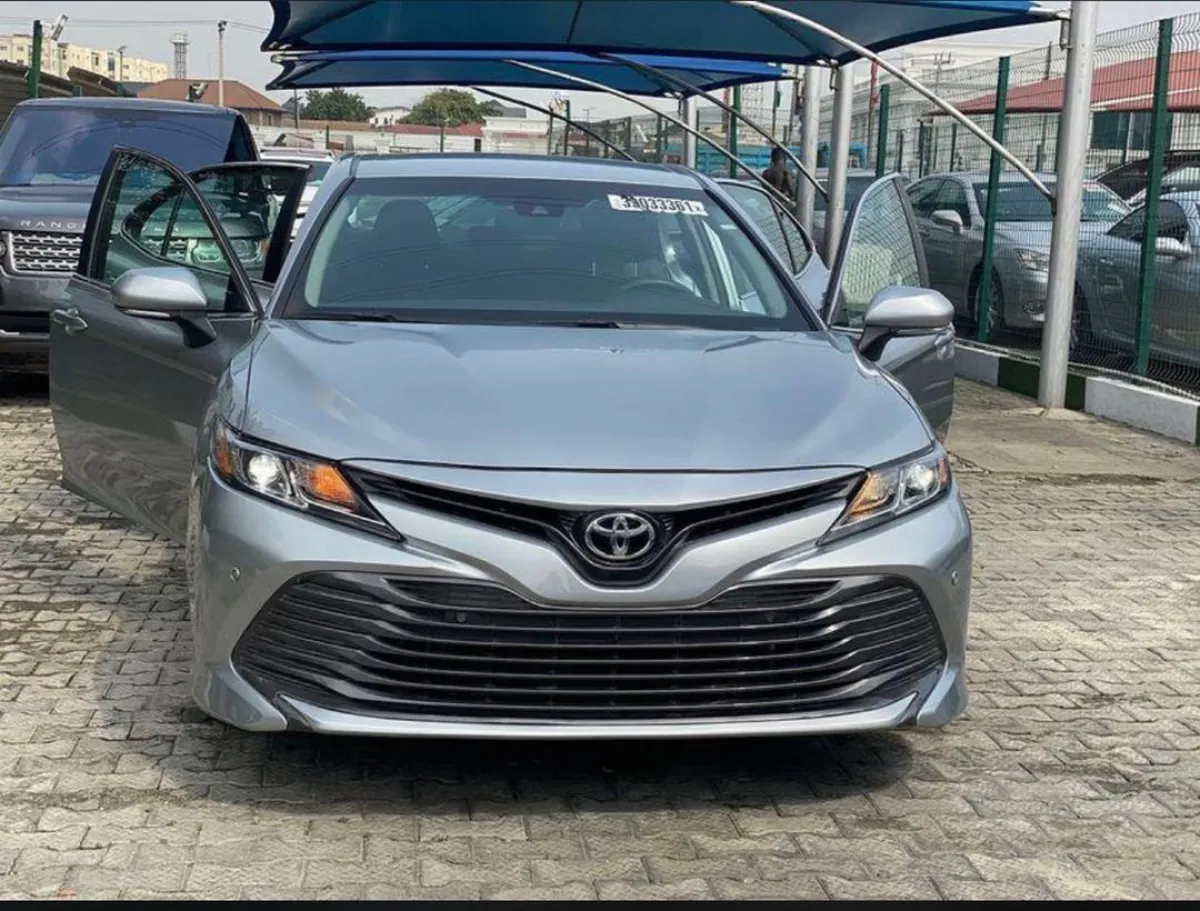 2018 Toyota Camry Le Fully Loaded - Image 4