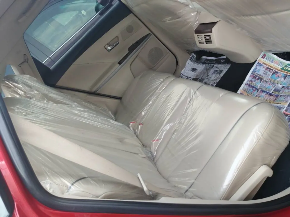 Available Tokunbo Toyota Venza - Image 2