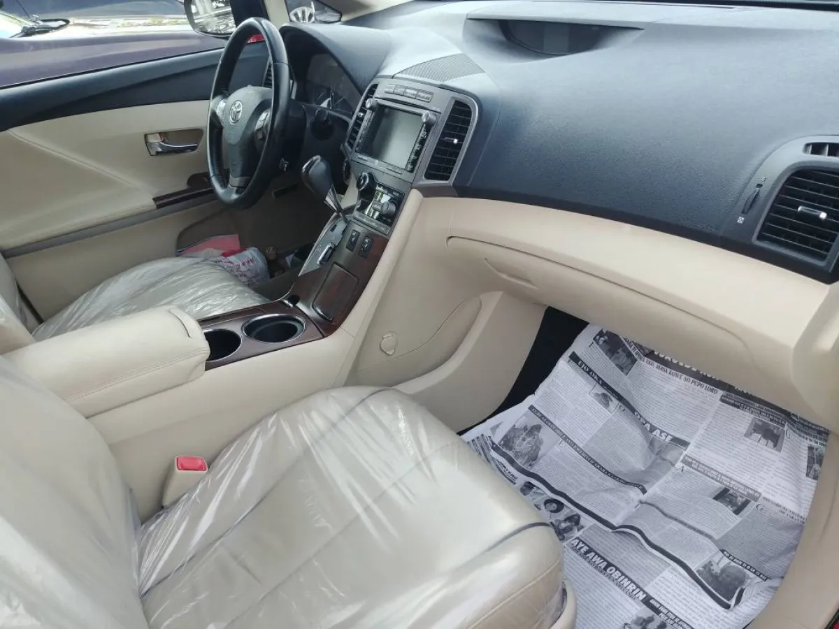 Available Tokunbo Toyota Venza - Image 3
