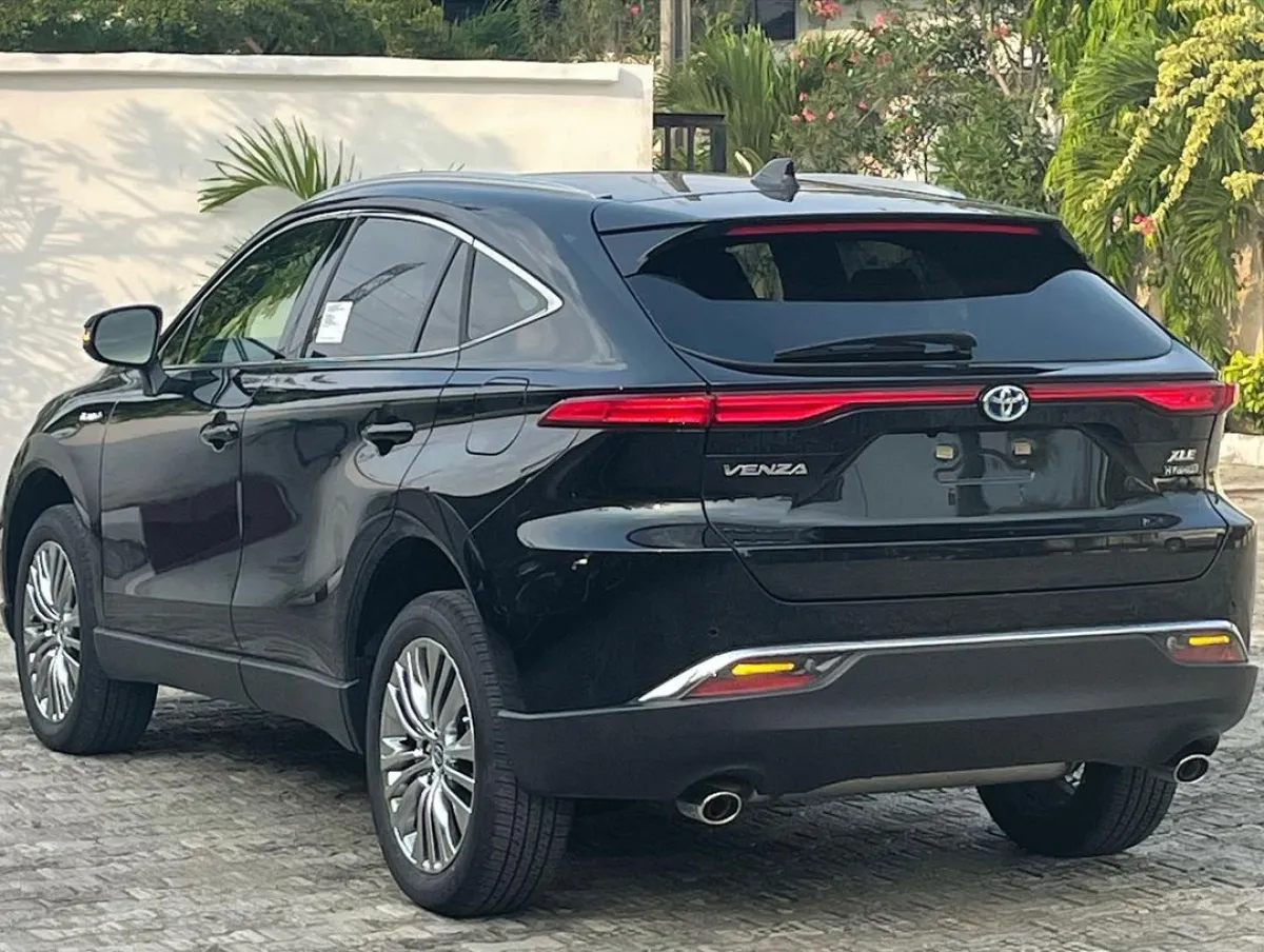 Clean Mint 2021 Toyota Venza Xle - Image 1