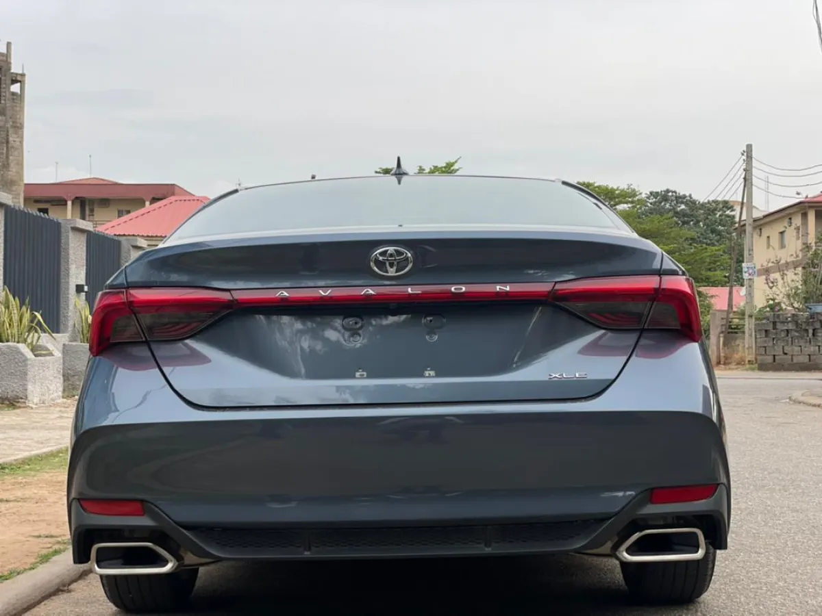 2018 Toyota Avalon XLE For Sale - Image 1