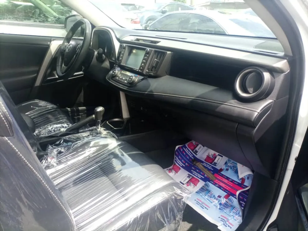 2018 Toyota Rav4 Limited - Image 3