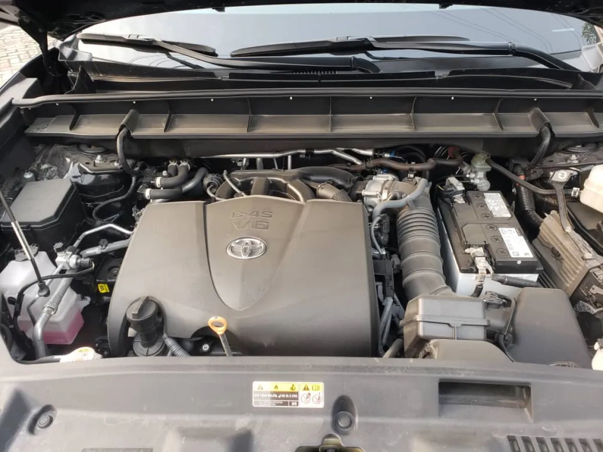 2022 Model Toyota Highlander Xle Toks Full Option Good Deal - Image 2