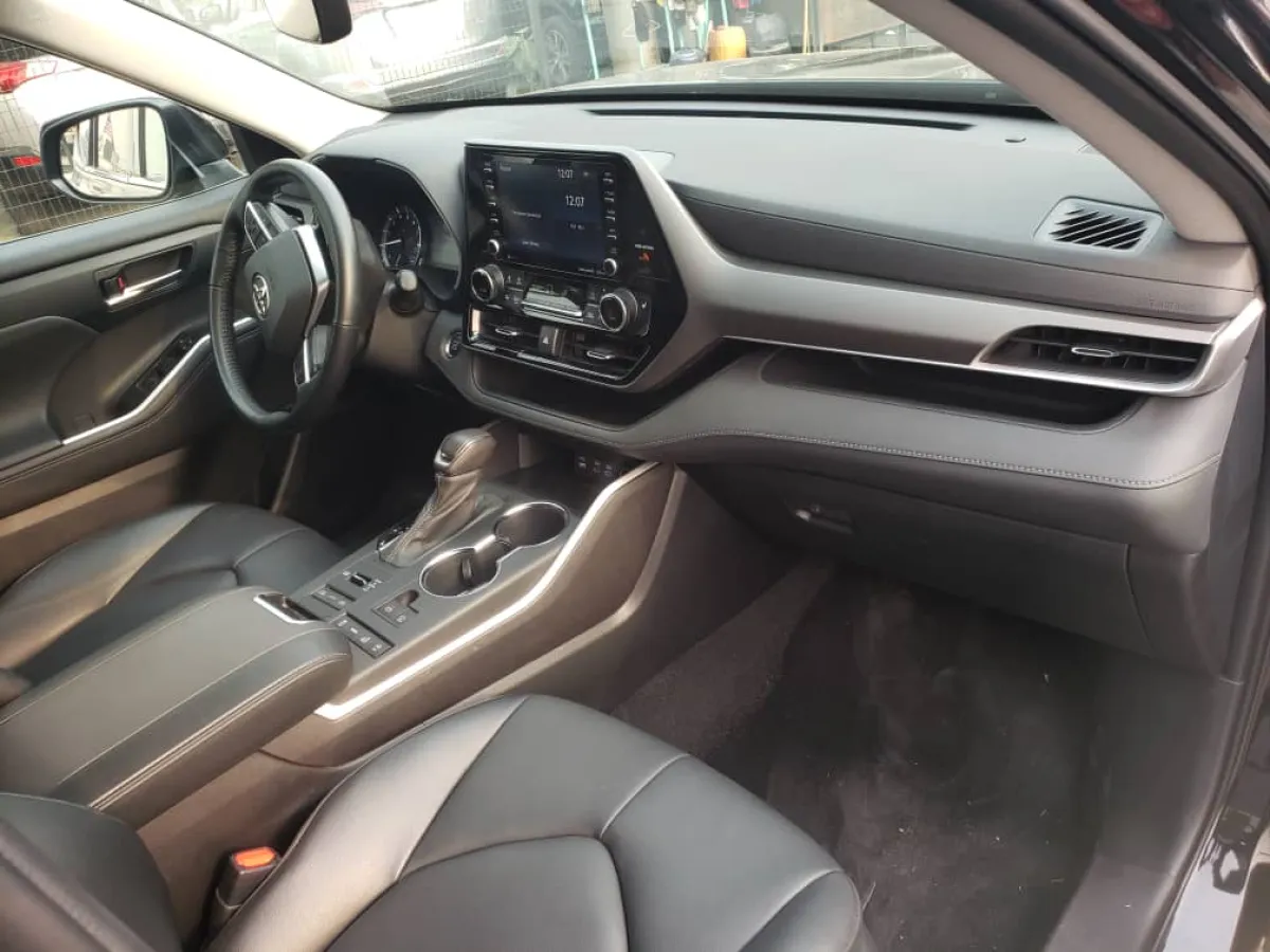 2022 Model Toyota Highlander Xle Toks Full Option Good Deal - Image 3