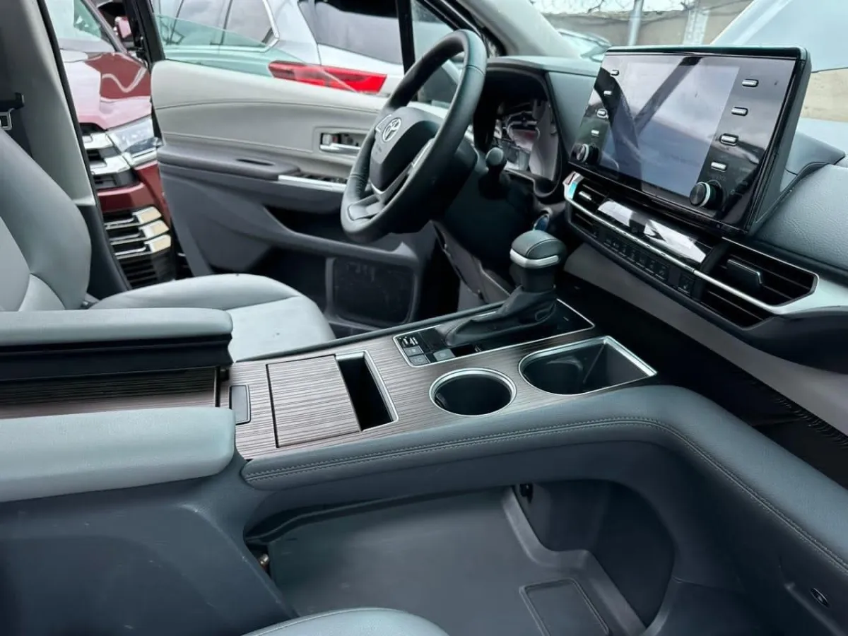 2022 Model Toyota Highlander Sportz Xse Toks Full Option - Image 4