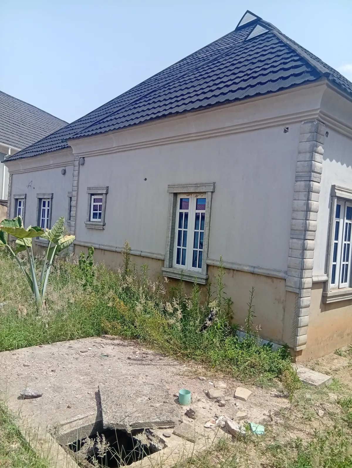 An High-class 4bedroom flat Bongalow(AmericanStyle)for quick sale inIbadan - Image 2