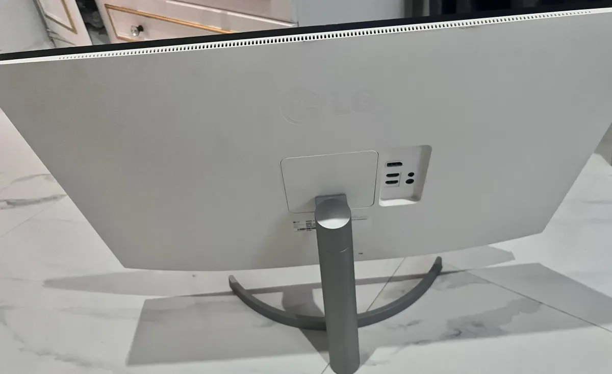 LG 32UN500-W 4K GAMING MONITOR - Image 2