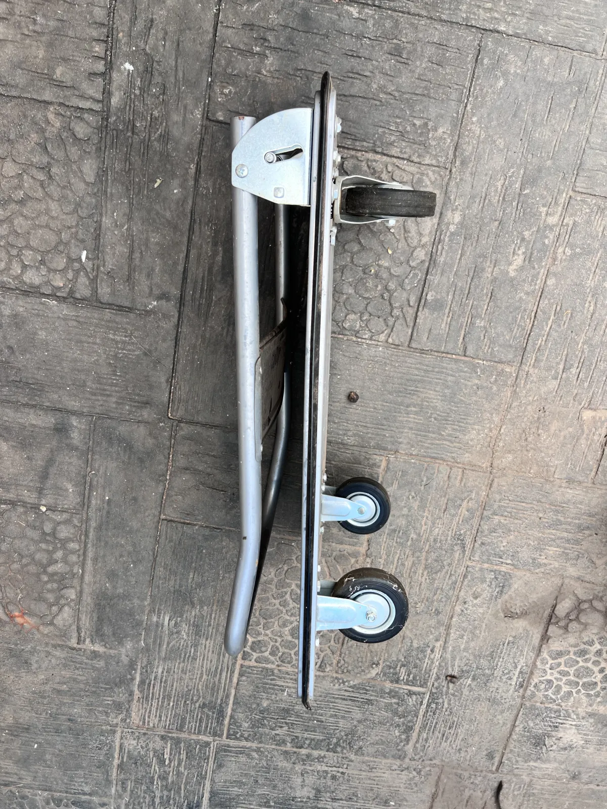 300kg Heavy Duty Foldable Platform Trolley Warehouse and Cargo Hand Truck - Image 4