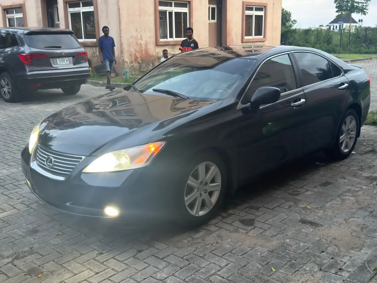 Lexus ES350 - Image 2