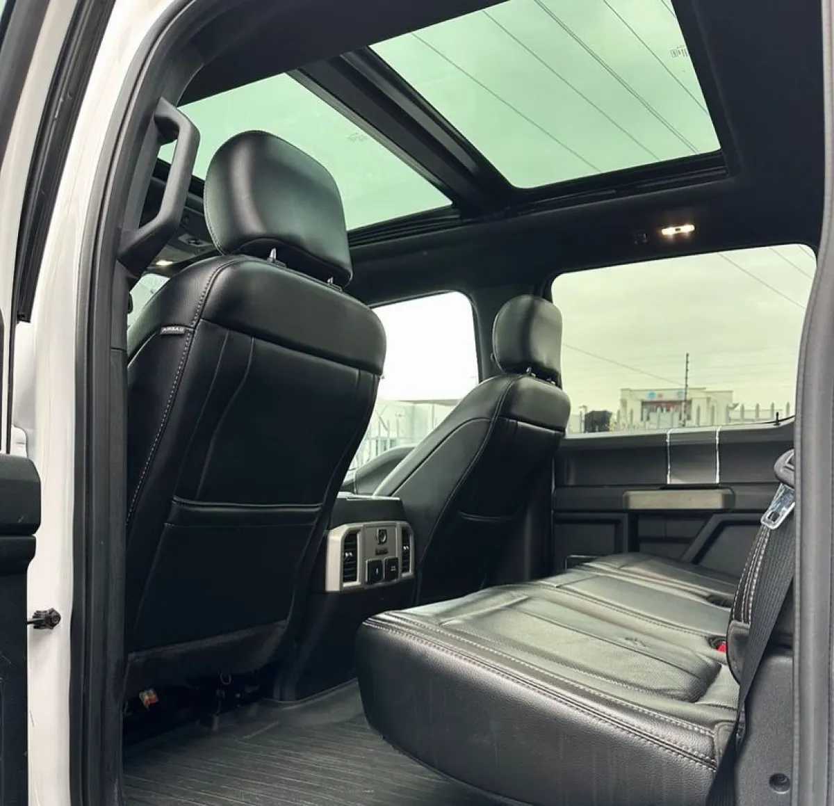 Foreign Used 2018 Ford F-150 LARIAT - Image 2